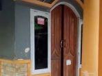 Rumah-rumah-mewah-yang-ditempeli-stiker-keluarga-miskin-penerima-bansosse.jpg