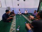 SY-pelaku-pencurian-kotak-amal-saat-bermusyawarah-dengan-pengurus-di-Masjid-Al-Karomahf.jpg