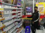 Salah-satu-toko-minimarket-di-Jalan-Raya-Rajagaluhs.jpg