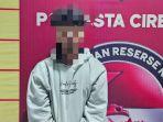 Seorang-pria-yang-diduga-menjadi-pengedars.jpg