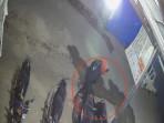Sepeda-motor-yang-tengah-terparkir-di-tempat-biliar-di-Jalan-NyimasS.jpg