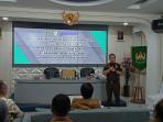 Serahkan-Uang-3-M.jpg