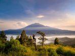Suasana-indah-dari-Objek-Wisata-Bukit-Pamoroan-di-Desa-Sedaraja-Kecamatan-Cingambull.jpg