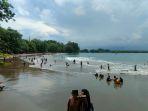 Suasana-kunjungan-wisata-di-pantai-Batu-Karas-Kabupaten-PangandaranS.jpg
