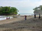 Suasana-objek-wisata-Pantai-Madasariv.jpg
