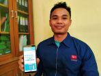 Sunarto-ASN-di-BPBD-Indramayu-saat-menunjukan-aplikasi-Siabahbanyuu.jpg