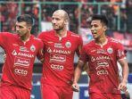 Tiga-pemain-Persija-Jakarta-Ondrej-Kudela-kiri-Michael-Krmencikk.jpg