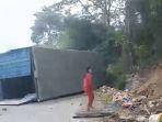 Truk-Tabrak-Motor-dan-Pikap.jpg