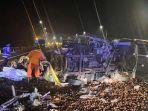 Truk-pembawa-gula-merah-yang-alami-kecelakaan-maut-di-Tol-CipularangS.jpg