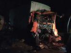 Truk-tronton-tabrak-bengkel-dan-kendaraan-cianjur.jpg