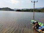 Waduk-Kuningan-di-wilayah-Desa-Kawungsari-yang-terendam1.jpg