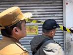 Wakil-Wali-Kota-Bandung-Erwin-saat-menyegel-toko-yang-menjual-obat-ilegald.jpg
