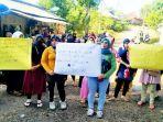 Warga-demo-kepala-desa-cianjur.jpg