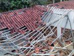 atap-tiga-ruangan-sdn-2-janggala-ambruk1.jpg