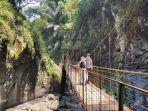 bangun-jembatan-gantung-curug-ibun-majalengka-siap-sambut-wisatawan-di-momen-libur-lebaran.jpg