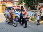 crosser-emak-emak-di-indramayu-ini-terjaring-razia-ketahuan-tidak-pakai-masker-saat-berkendara.jpg
