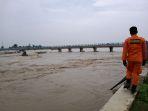 debit-sungai-cimanuk-naik.jpg