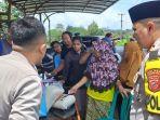 emak-antre-beli-paket-sembak-sukabumi-5032023.jpg