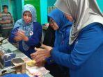 emak-emak-anak-buah-zulhas-di-kuningan-keripik-pisang.jpg