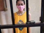 foto-nani-apriliani-pakai-daster-kuning-di-tahanan-viral-ternyata-ulah-istri-anggota-polisi.jpg