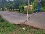 jembatan-yang-merupakan-akses-antara-kecamatan-haurgeulis1.jpg