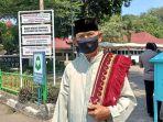 kakek-maridi-tetap-salat-di-masjid.jpg