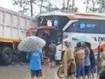 kecelakaan-bus-rosalia-indah-vs-truk-dump.jpg