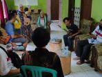 keluarga-tki-kamboja-mendatangi-sbmi-indramayu.jpg