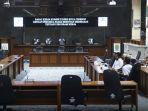 komisi-ii-dprd-kota-cirebon-saat-rapat-bersama-perumda-pasar.jpg