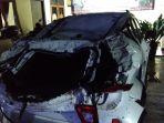 mobil-mewah-suv-putih-milik-warga-bandung-ringsek-tertimpa-pohon-di-sukabumi-pemilik-selamat.jpg