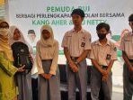 netty-prasetyani-kiri-saat-menyerahkan-secara-simbolis-bantuan-perlengkapan-sekolahh.jpg