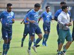 pemain-persib-bandung-latihan-stadion-gbla-1532021.jpg