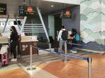 penumpang-check-in-di-counter-check-in-BIJB-Kertajati-29102023.jpg