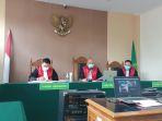 prosesi-sidang-perdana-bentrok-berdarah-lahan-tebu-pg-jatitujuhhf.jpg