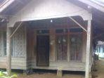 rumah-panggung-meli.jpg