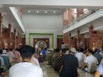 salat-jumat-di-masjid-agung-al-imam-majalengka-saat-ppkm-darurat-1.jpg
