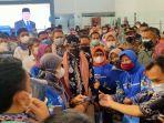 sandiaga-uno-diajak-emak-emak-foto-selfie.jpg