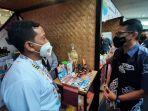 sandiaga-uno-kunjungi-stand-umkm-kota-cirebon.jpg
