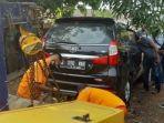 sosok-mayat-ditemukan-di-dalam-mobil.jpg