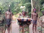 ternyata-kkb-papua-punya-korps-wanita-pasukan-wanita-pakaian-loreng-layaknya-seragam-milik-tni.jpg