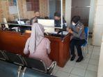 wanita-muda-laporkan-rekan-kerjanya-dirinya-sedih-dan-malu-saat-pria-itu-menyentuhnya-di-kantor.jpg