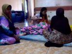 warga-garut-sakit-cari-kamar.jpg