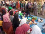warga-jatinunggal-kuningan-lakukan-ritual-tutulak-di-sepanjang-jalan1.jpg