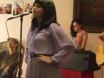 white-shoes-the-couples-company-pada-video-klip-lagu-kisah-dari-selatan-jakarta.jpg