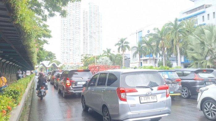 Libur Lebaran, Antusias Pengunjung Datang ke Ancol Tetap Tinggi Meski Diguyur Hujan