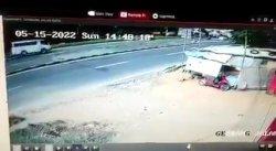 Video Detik-detik Kecelakaan Maut di Karawang, Elf Ngebut-Lawan Arah hingga Tabrak Kendaraan Korban