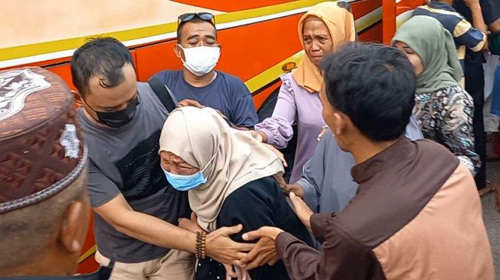 Suasana Haru Sambut Kedatangan Korban Selamat Kecelakaan Maut di Ciamis