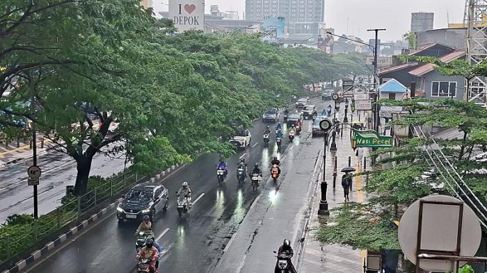 Prakiraan Cuaca Depok Senin 27 Oktober 2025, Hujan Ringan di Siang hingga Sore Hari