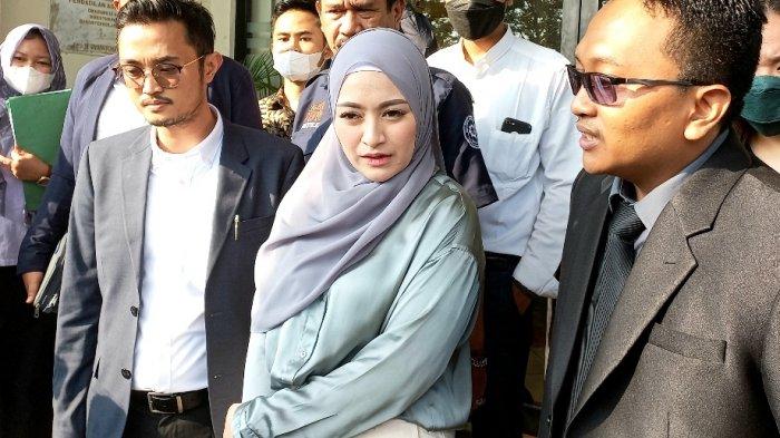 Bersabar dari Hujatan Netizen, Nathalie Holscher Belum Mau Cerita Alasannya Gugat Cerai Sule
