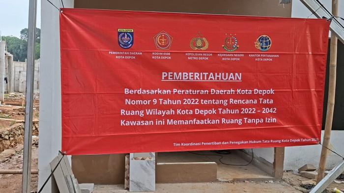 PERUMAHAN BERMASALAH - Pembangunan perumahan di wilayah Pancoran Mas, Kota Depok diberhentikan sementara karena perizinan bermasalah. (TribunnewsDepok.com/M Rifqi Ibnumasy)